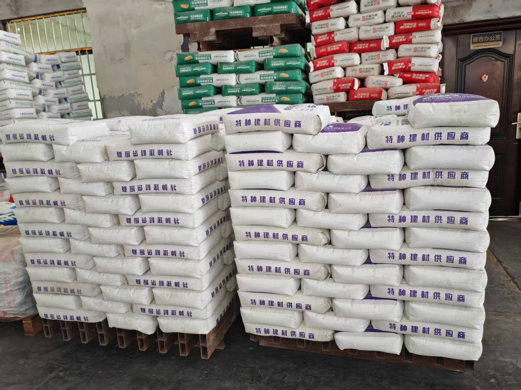 威宁拱顶带模注浆料