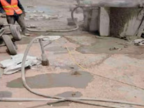 威宁水泥混凝土路面板底注浆技术 路面脱空注浆整治方案