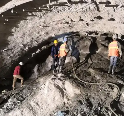 威宁拱顶带模注浆料的施工流程及注意事项